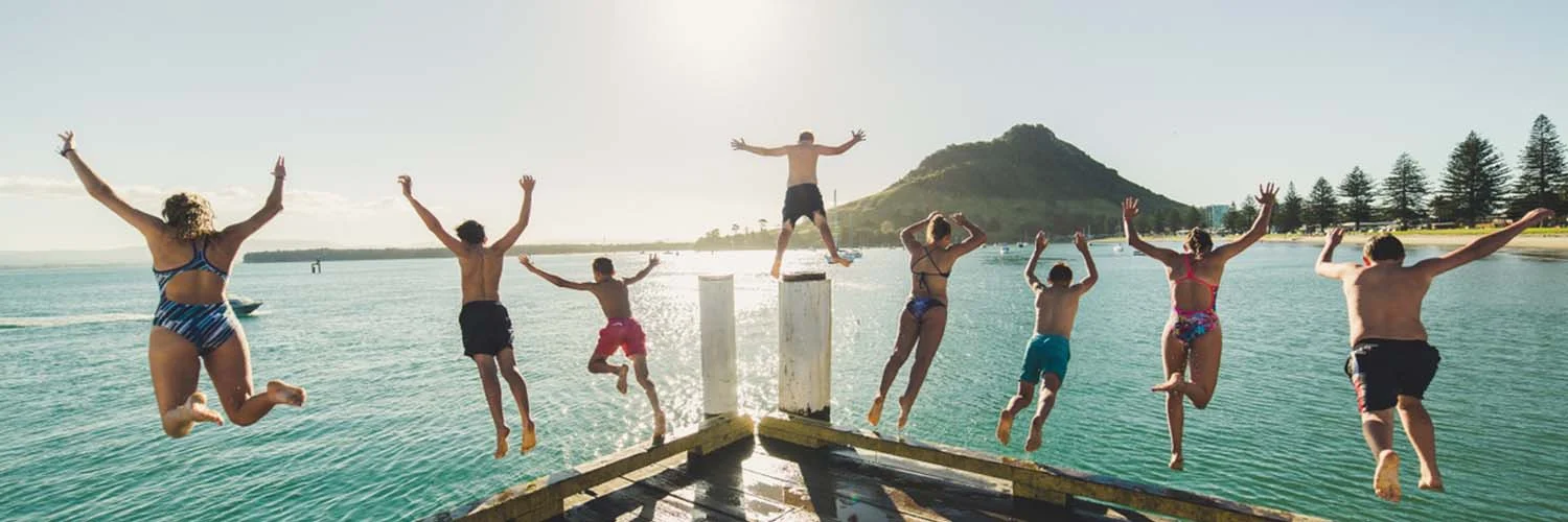 https://airnewzealand.airtrfx.com/flights/en/media-em/nz/nz-default-image.jpg